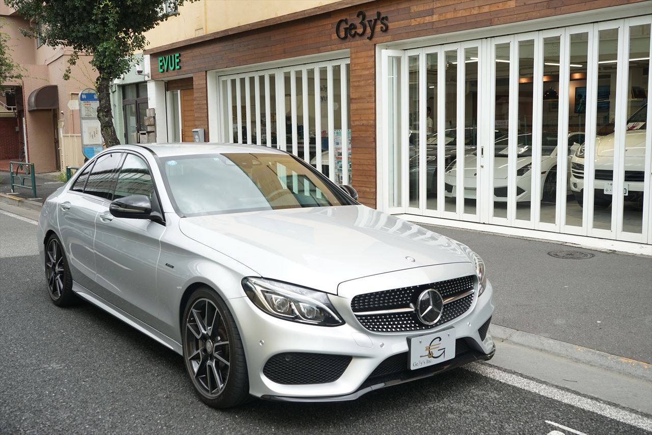 メルセデスベンツ ａｍｇ ｃ４５０セダンにローダウン スペーサーカスタムとバイザー取り付けカスタムを行いました 東京都世田谷区ge3y S株式会社 ジェミーズ 新車 中古車 カスタムならお任せください