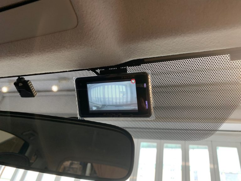 トヨタ プリウスaにユピテル製（Z820DR）GPS＆レーダー探知機を取り付けました！！ | 東京都世田谷区Ge3y's株式会社（ジェミーズ