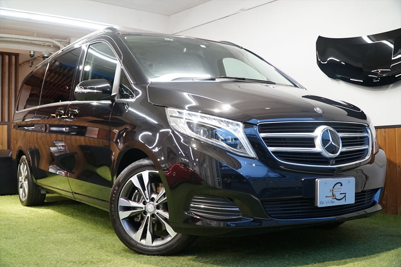 入庫情報 Mercedesbenz V2d アバンギャルドエクストラロング メルセデスベンツ の最高級プレミアムミニバンと言われる Vクラス さらに今回ご案内のお車は ３種類のボディタイプが用意されてる中の 最上級グレードの アバンギャルドエクストラロング で御座い