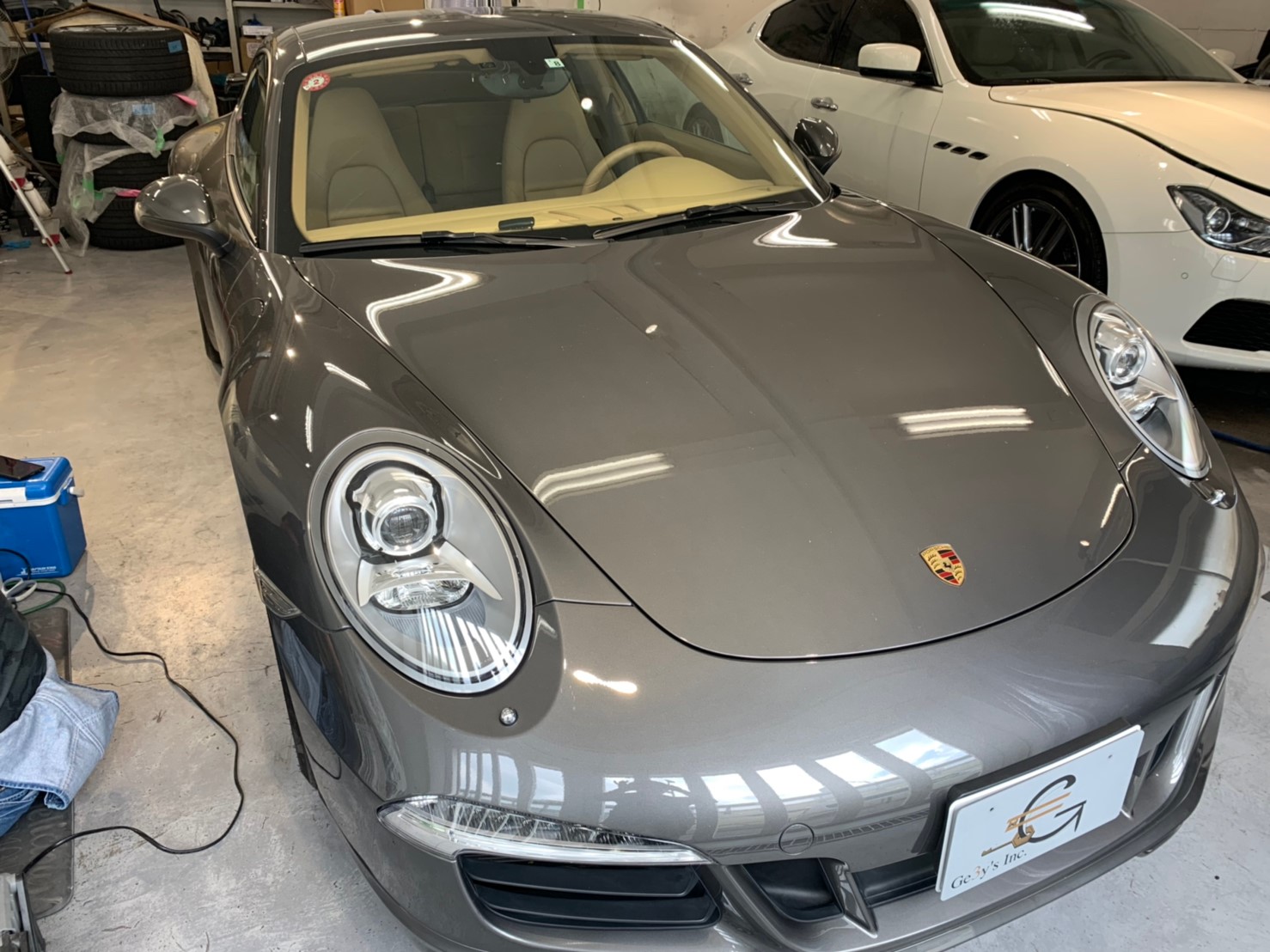 ポルシェ９９１１カレラｓにスモークフィルムカスタムを致しました 東京都世田谷区ge3y S株式会社 ジェミーズ 新車 中古車 カスタムならお任せください