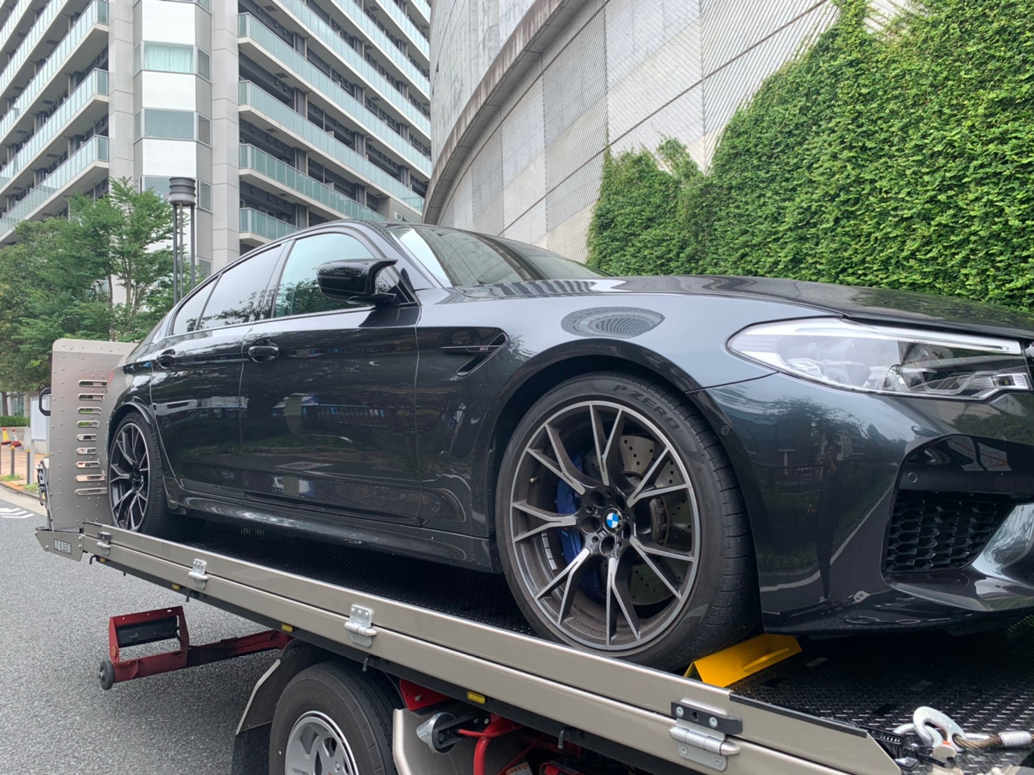 ｂｍｗ ｍ５のタイヤパンク修理を行いました 東京都世田谷区ge3y S株式会社 ジェミーズ 新車 中古車 カスタムならお任せください