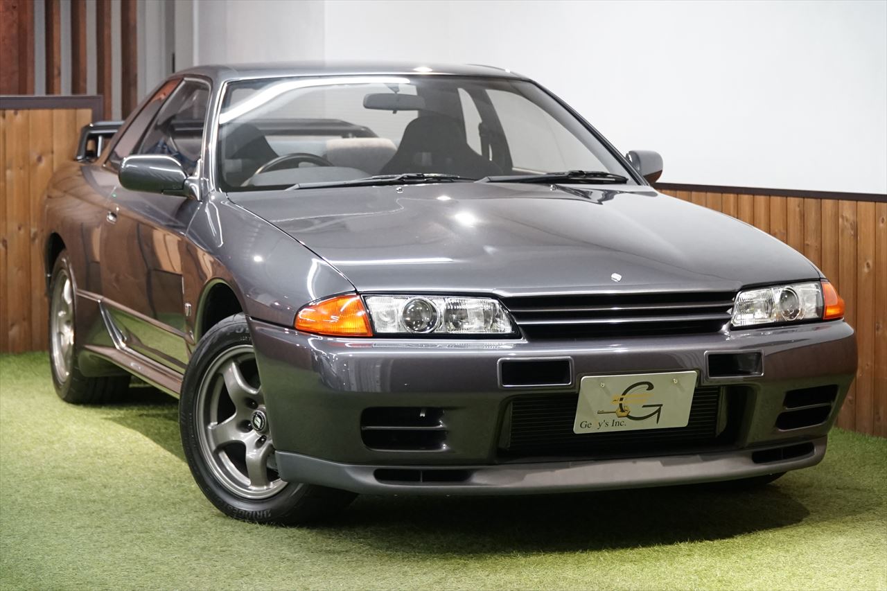 入庫情報 1990年 ニッサン スカイラインgt R Nismo スポーツカーのカテゴリーを一新したr32 型 デビュー後 一夜ににして他車を旧型と言わせるほどのポテンシャルを持つ R32 Gt R 今回ご案内の車両は その中でも特別モデルの Gt R Nismo です 市販車ベースの