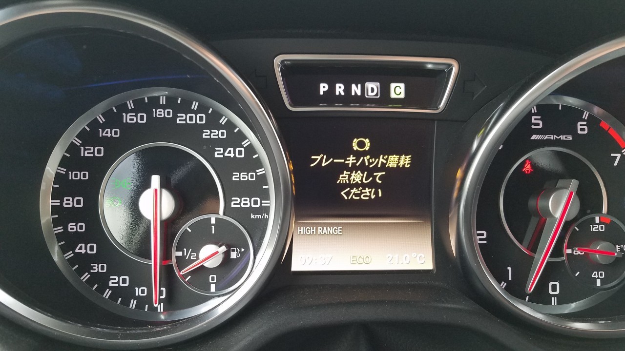 メルセデス ＡＭＧ Ｇ６３の摩耗してしまったブレーキパッドを