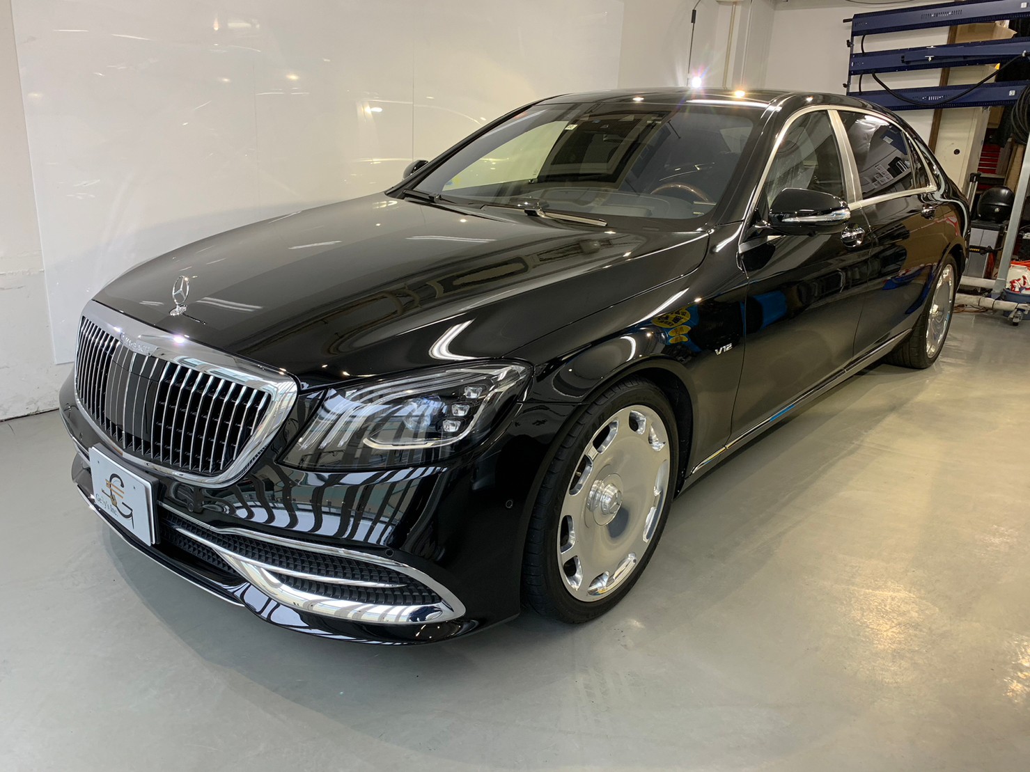 メルセデスマイバッハ S650の前後エンブレムを交換カスタム致し メルセデスマイバッハ S650の前後エンブレムを交換カスタム致し