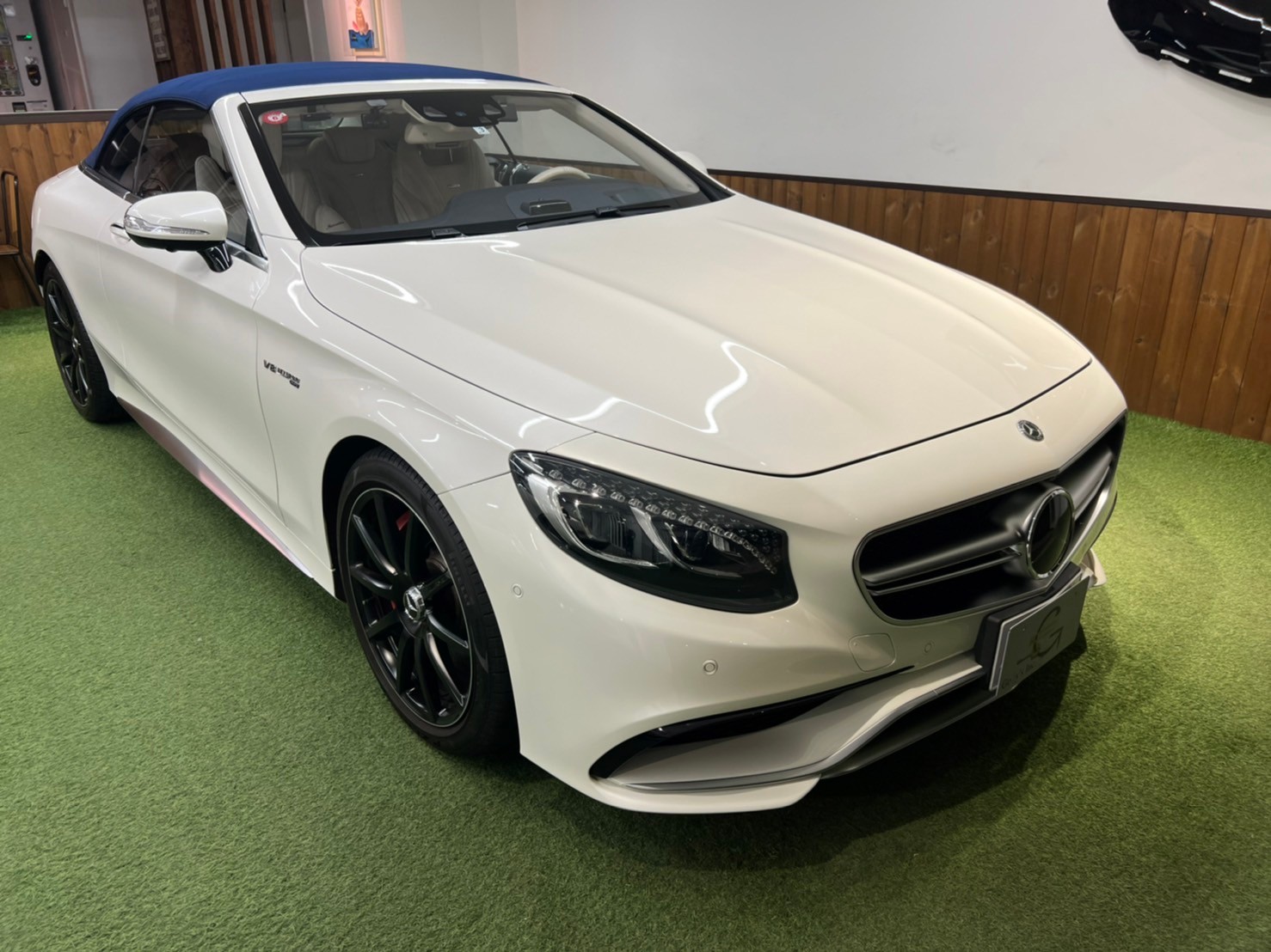 メルセデスＡＭＧ Ｓ６３カブリオレの捲れてしまったダッシュ